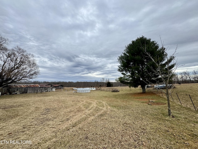 view of yard featuring a rural view