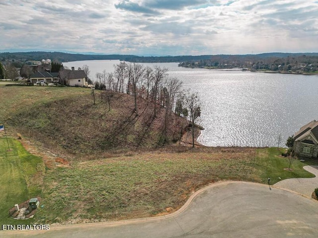 Listing photo 3 for 1999 Taffrail Dr, Lenoir City TN 37772