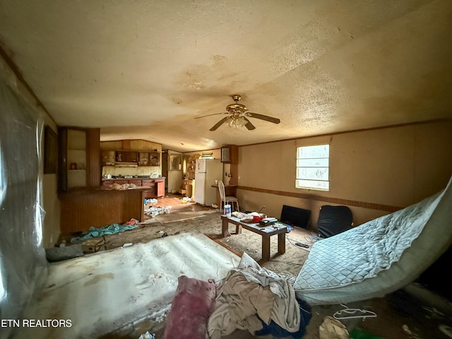 misc room featuring ceiling fan, lofted ceiling, and a textured ceiling