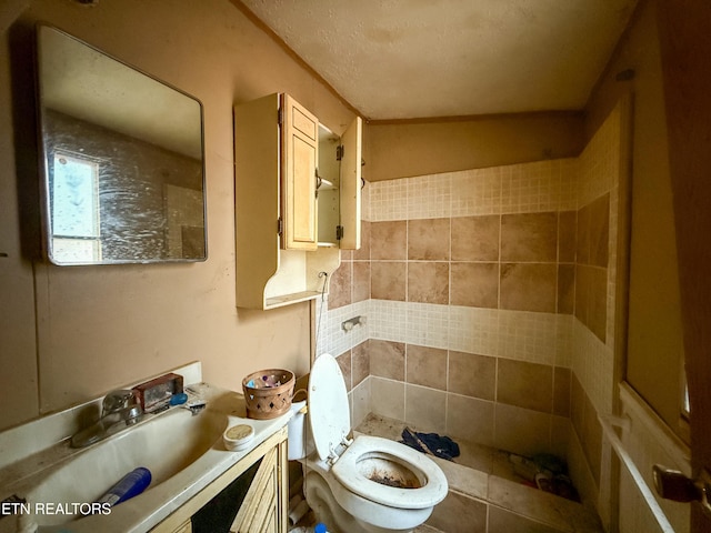 bathroom featuring sink and toilet