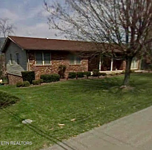 view of front of home with a front lawn