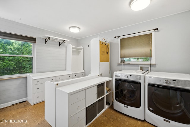 3516 Bluff Point Dr, Knoxville, TN 37920 - laundry area featuring washing machine and clothes dryer