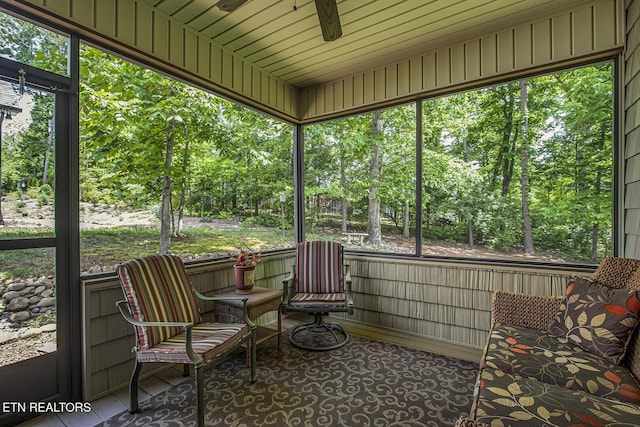 sunroom / solarium with ceiling fan