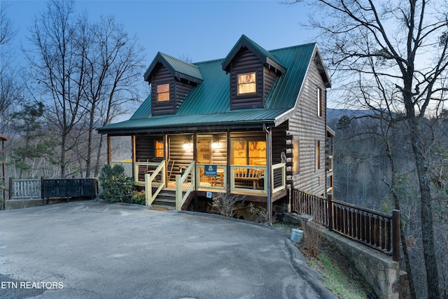 view of front of house featuring a porch