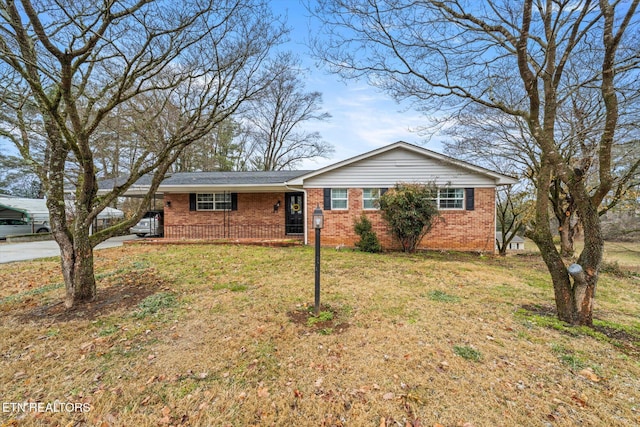 single story home featuring a front yard