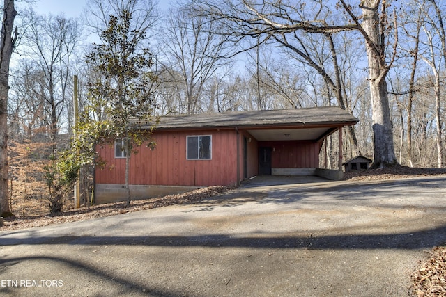 view of outbuilding featuring a carport