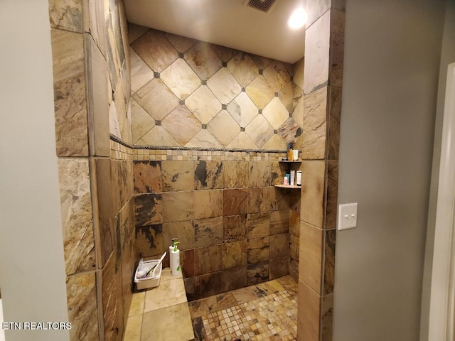 bathroom featuring tiled shower