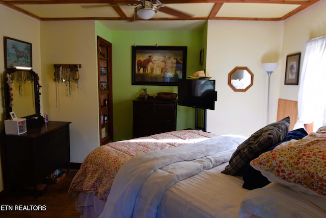 bedroom featuring ceiling fan