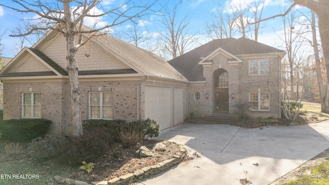 view of front property featuring a garage