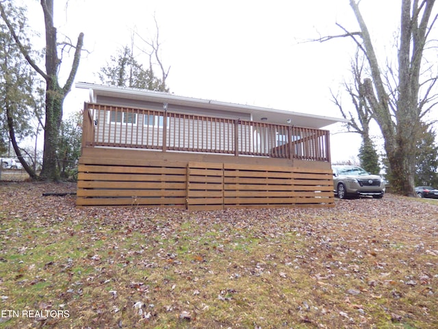 view of front of property featuring a deck