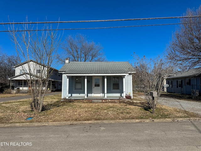 view of front of home featuring a front yard and covered porch