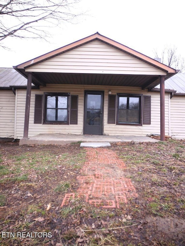 view of front facade with covered porch