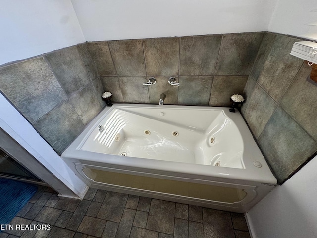 bathroom featuring a bathing tub