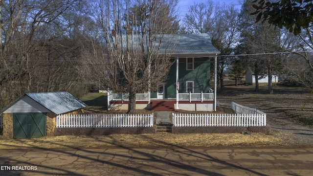 view of front of property featuring a porch