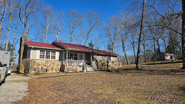 single story home with covered porch