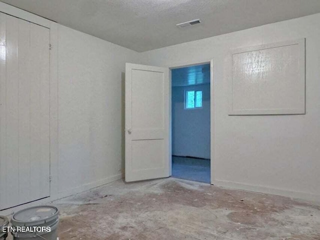 empty room featuring a textured ceiling