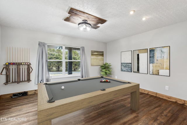 game room with ceiling fan, hardwood / wood-style flooring, billiards, and a textured ceiling