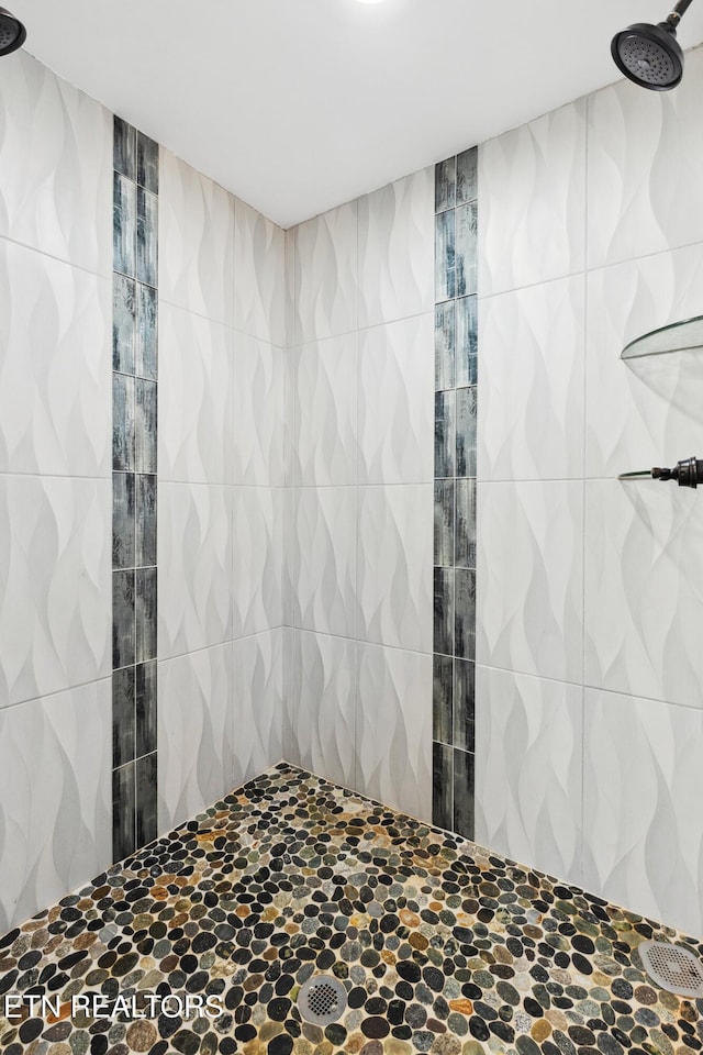 bathroom with a tile shower