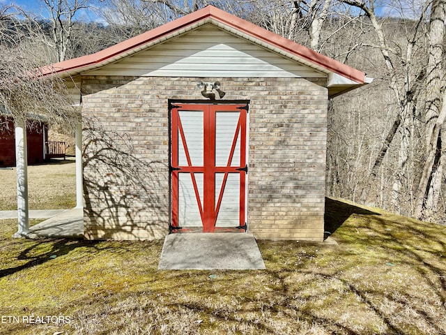 view of outdoor structure with a yard