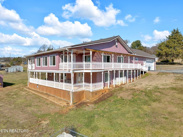 view of front of property with a front lawn