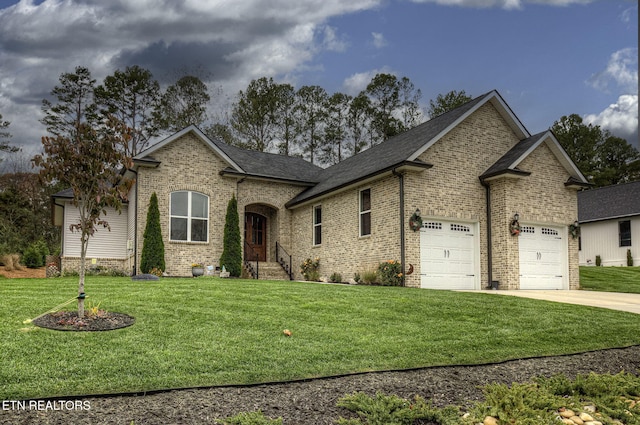 view of front facade featuring a garage and a front lawn