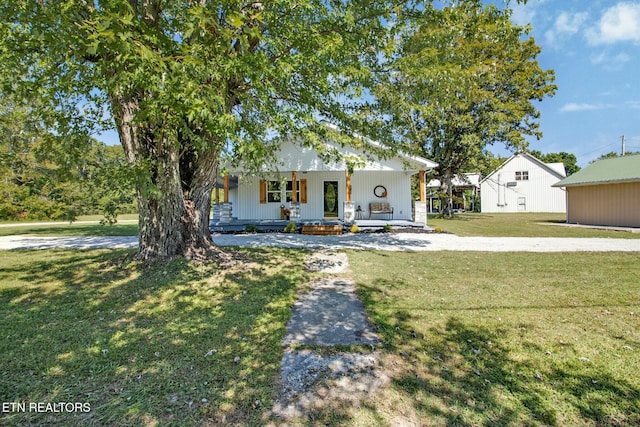 view of front facade featuring a front yard and a porch