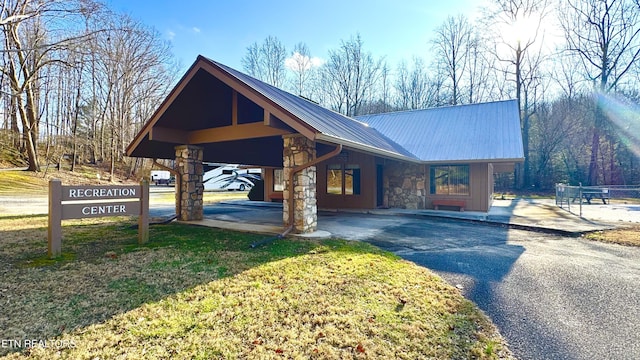 view of front of property