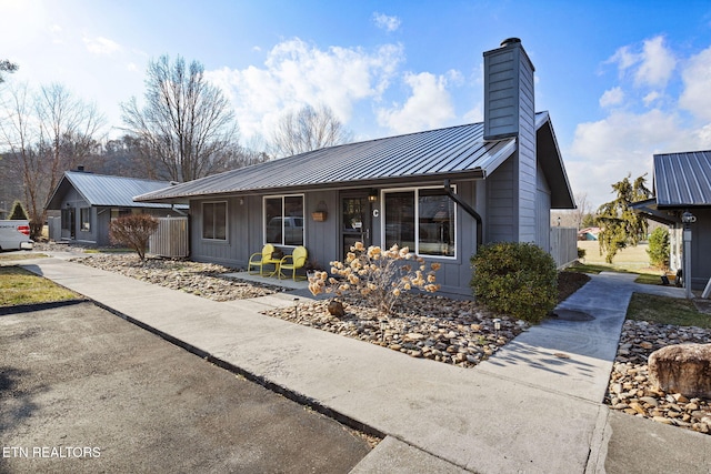 ranch-style house featuring covered porch