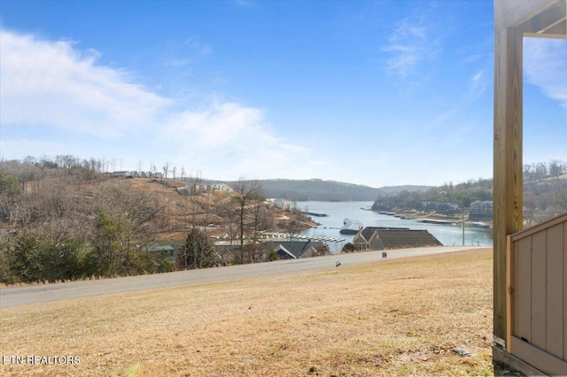 view of yard featuring a water view