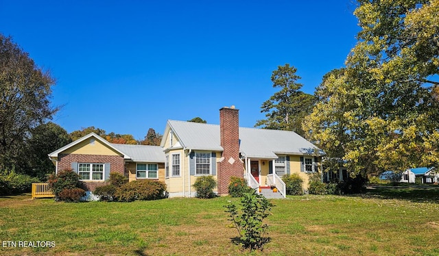 view of front of house with a front lawn