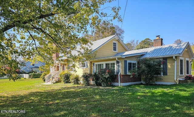 exterior space featuring a front yard