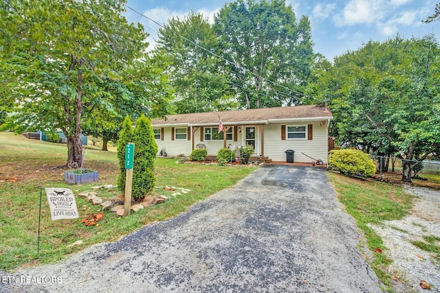 single story home featuring a front yard