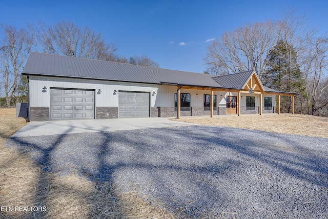 view of front of property featuring a garage