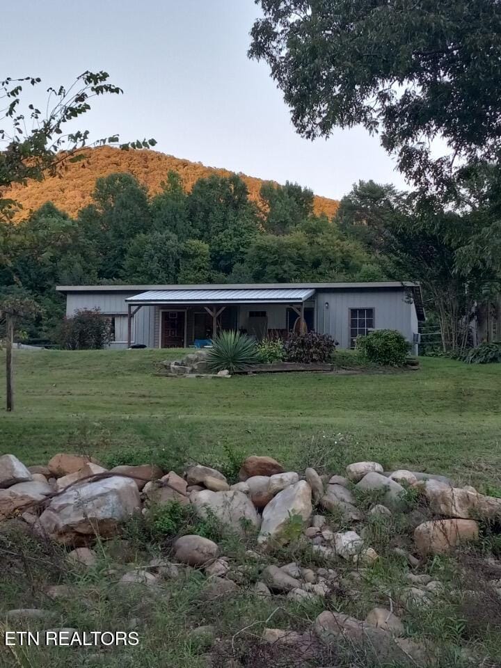 view of front of property with a front yard