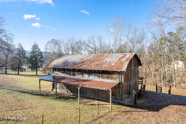 view of outdoor structure with a yard