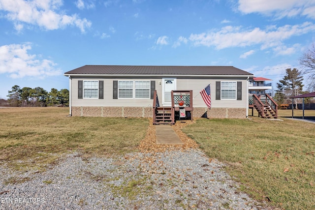 view of front of home featuring a front lawn