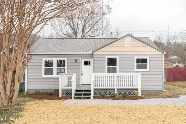 view of front of house featuring a front yard