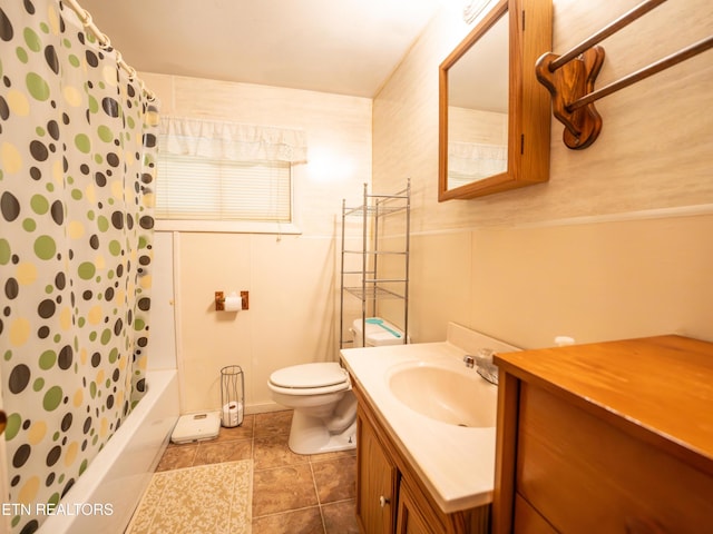 full bathroom with vanity, toilet, and shower / bath combo