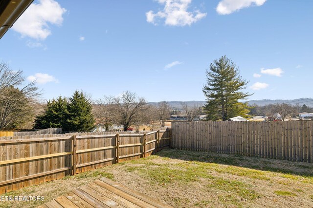 view of yard with a mountain view