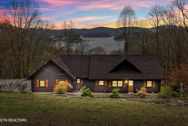 view of front facade with a mountain view and a yard