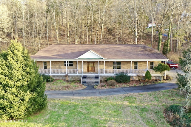 ranch-style house with a porch