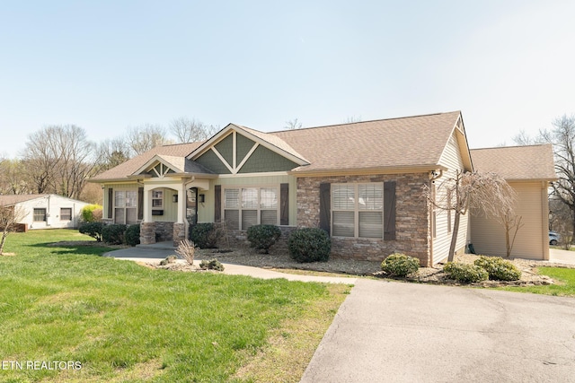 view of front of home with a front lawn