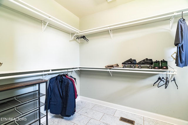 view of spacious closet