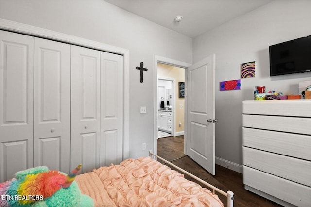 bedroom featuring dark wood-type flooring and a closet