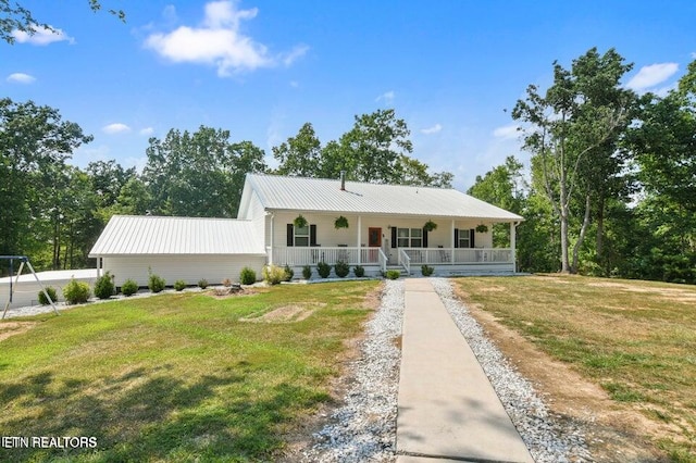 view of front of property featuring a front lawn and a porch