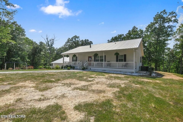 view of front facade with covered porch and a front lawn