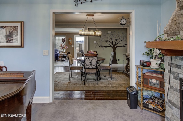 dining space featuring crown molding, carpet, and baseboards