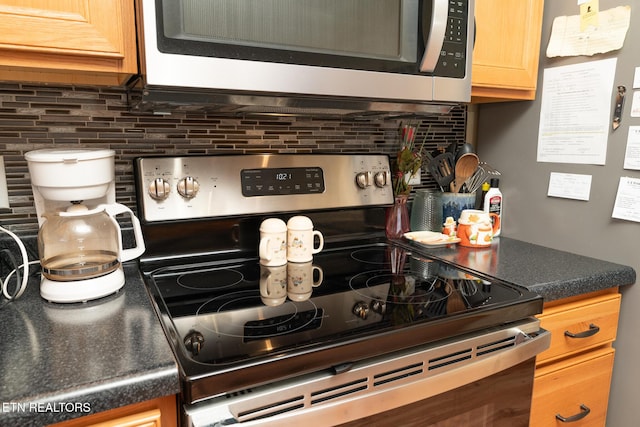 kitchen featuring tasteful backsplash and stainless steel appliances