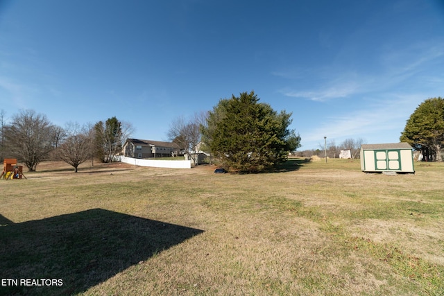 view of yard with a shed