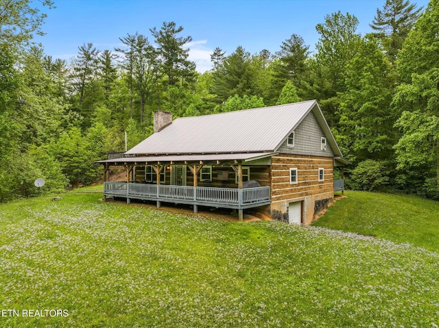 log cabin featuring a front yard